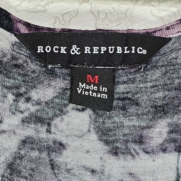 Womens Rock & Republic Slashed Shoulders Tie-Dye Shirt - Picture 7 of 7